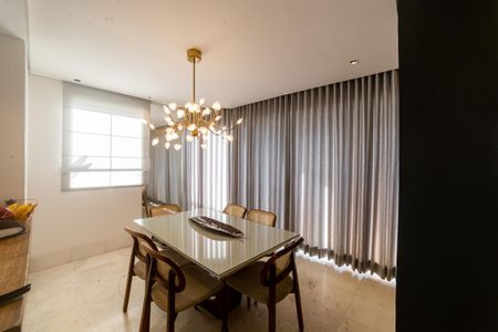 Apartamento à venda com 189m², 3 quartos e 3 vagas Apartamento à venda com 189m², 3 quartos e 3 vagasSala de Jantar