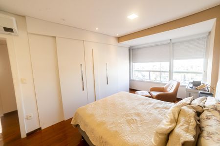 Apartamento à venda com 189m², 3 quartos e 3 vagas Apartamento à venda com 189m², 3 quartos e 3 vagasSuíte