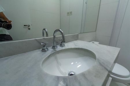 Apartamento à venda com 77m², 2 quartos e 1 vagaBanheiro Social