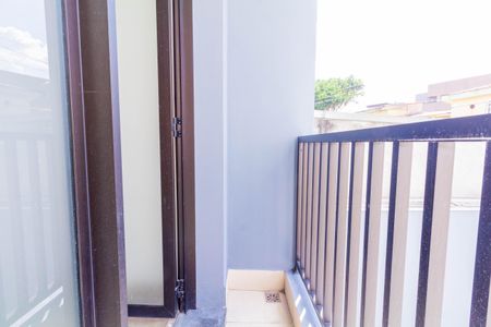 Casa à venda com 165m², 4 quartos e 2 vagas Casa à venda com 165m², 4 quartos e 2 vagasVaranda