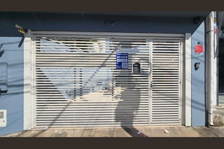 Casa à venda com 165m², 4 quartos e 2 vagas Casa à venda com 165m², 4 quartos e 2 vagasFachada