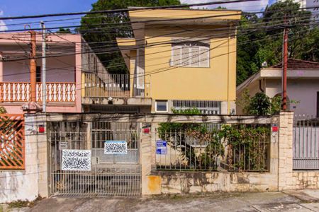 Casa à venda com 224m², 3 quartos e 3 vagas Casa à venda com 224m², 3 quartos e 3 vagasFachada + Plaquinha