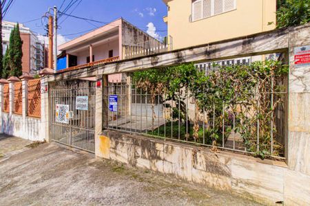 Casa à venda com 224m², 3 quartos e 3 vagas Casa à venda com 224m², 3 quartos e 3 vagasFachada + Plaquinha