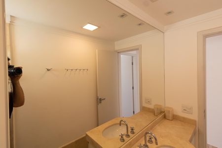 Apartamento à venda com 210m², 3 quartos e 4 vagasBANHEIRO SOCIAL