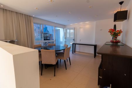 Apartamento à venda com 210m², 3 quartos e 4 vagasHALL COBERTURA