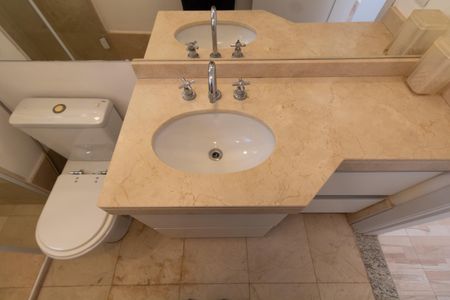 Apartamento à venda com 210m², 3 quartos e 4 vagasBANHEIRO SOCIAL