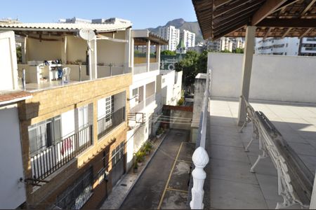 Casa de condomínio à venda com 200m², 5 quartos e 1 vagaÁrea comum