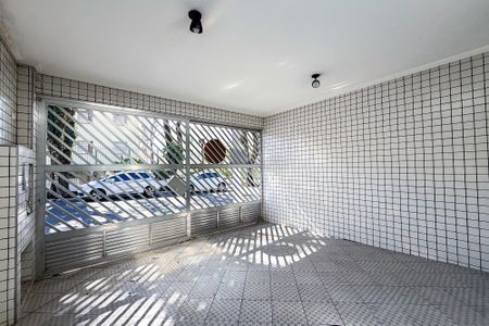 Garagem de casa à venda com 2 quartos, 126m² em Vila Claudia, São Paulo