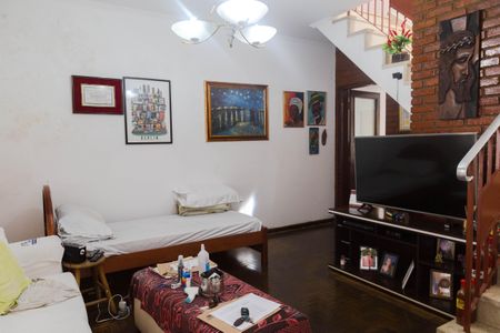 Casa para alugar com 140m², 4 quartos e 2 vagas Casa para alugar com 140m², 4 quartos e 2 vagasSala