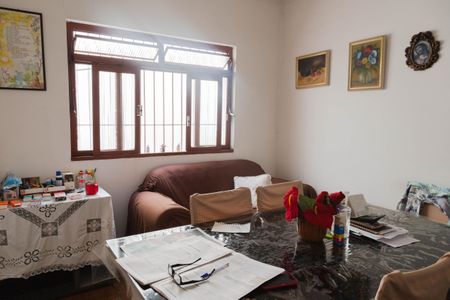 Casa para alugar com 140m², 4 quartos e 2 vagas Casa para alugar com 140m², 4 quartos e 2 vagasSala