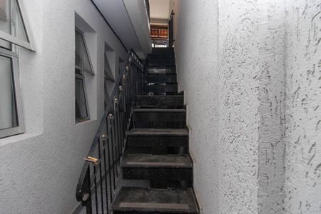 Casa para alugar com 100m², 2 quartos e sem vagaEscada