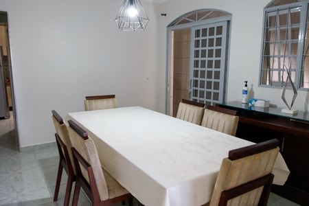 Casa à venda com 274m², 5 quartos e 2 vagasSala 1