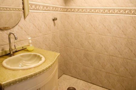 Casa à venda com 274m², 5 quartos e 2 vagasBanheiro 3