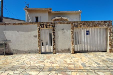 Casa para alugar com 300m², 4 quartos e 3 vagasFachada