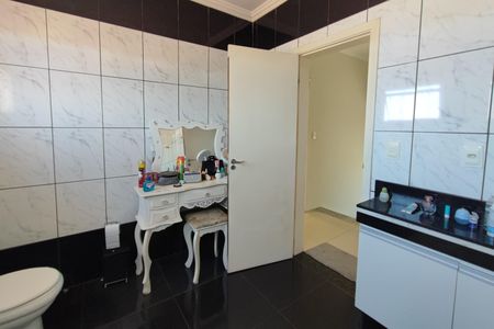 Casa para alugar com 300m², 4 quartos e 3 vagasBanheiro