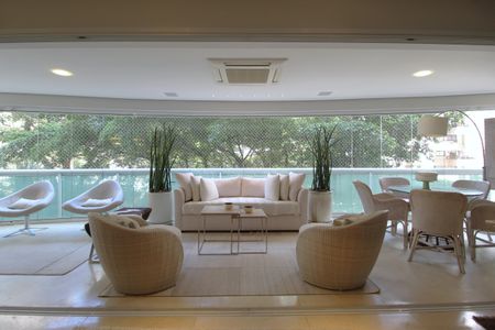 Apartamento à venda com 280m², 3 quartos e 4 vagasVaranda