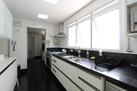 Apartamento à venda com 280m², 3 quartos e 4 vagasCozinha