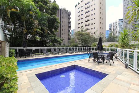 Apartamento à venda com 280m², 3 quartos e 4 vagasÁrea Comum - Piscina