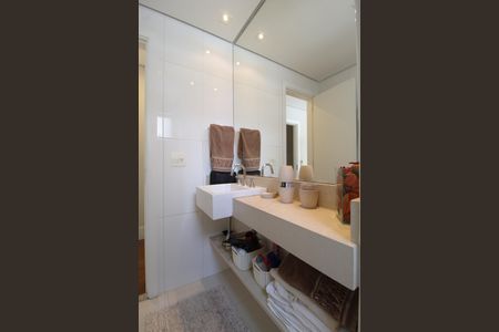 Apartamento à venda com 280m², 3 quartos e 4 vagasBanheiro da Suíte 2