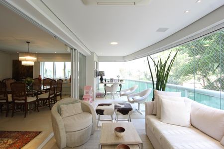 Apartamento à venda com 280m², 3 quartos e 4 vagasVaranda