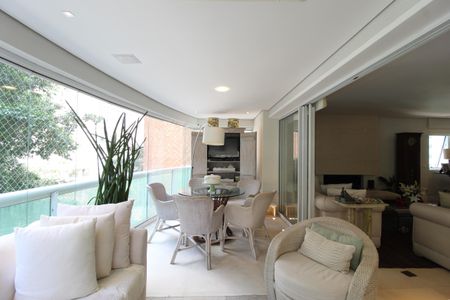 Apartamento à venda com 280m², 3 quartos e 4 vagasVaranda