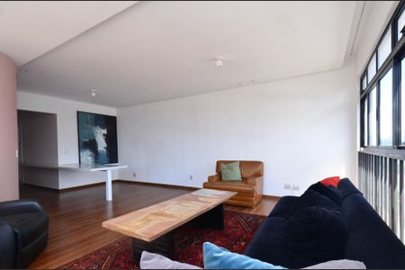 Apartamento para alugar com 149m², 3 quartos e 2 vagas Apartamento para alugar com 149m², 3 quartos e 2 vagasSala de estar