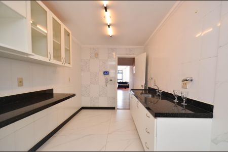 Apartamento para alugar com 149m², 3 quartos e 2 vagas Apartamento para alugar com 149m², 3 quartos e 2 vagasCozinha