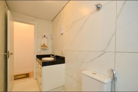 Apartamento para alugar com 149m², 3 quartos e 2 vagas Apartamento para alugar com 149m², 3 quartos e 2 vagasBanheiro social