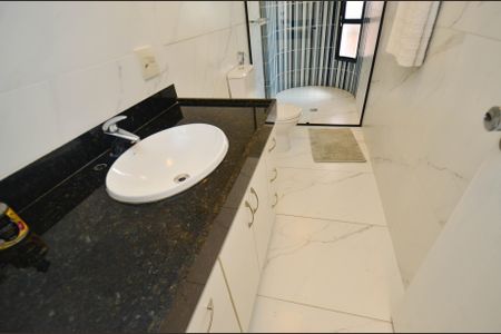 Apartamento para alugar com 149m², 3 quartos e 2 vagas Apartamento para alugar com 149m², 3 quartos e 2 vagasBanheiro social