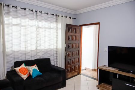 Casa à venda com 207m², 4 quartos e 2 vagas Casa à venda com 207m², 4 quartos e 2 vagassala