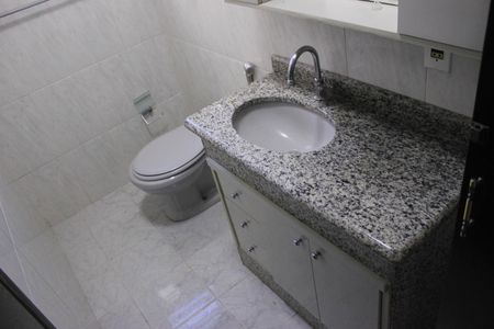 Casa à venda com 225m², 3 quartos e 4 vagasBanheiro da Suíte