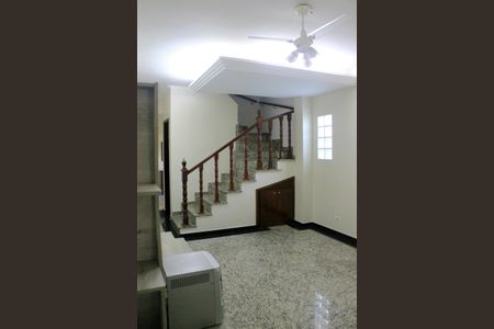 Casa à venda com 225m², 3 quartos e 4 vagasSala