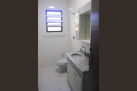 Casa à venda com 225m², 3 quartos e 4 vagasBanheiro da Suíte