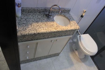 Casa à venda com 225m², 3 quartos e 4 vagasBanheiro social