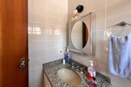 Apartamento à venda com 205m², 3 quartos e 2 vagas Apartamento à venda com 205m², 3 quartos e 2 vagasBanheiro Suíte