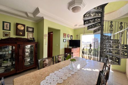 Apartamento à venda com 205m², 3 quartos e 2 vagas Apartamento à venda com 205m², 3 quartos e 2 vagasSala de Jantar