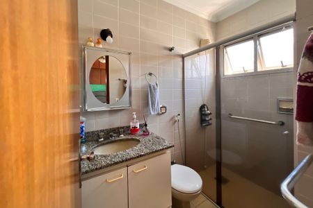 Apartamento à venda com 205m², 3 quartos e 2 vagas Apartamento à venda com 205m², 3 quartos e 2 vagasBanheiro Suíte