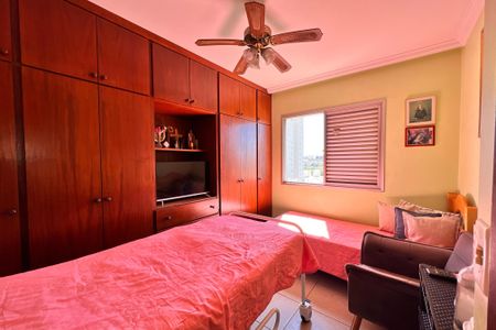 Apartamento à venda com 205m², 3 quartos e 2 vagas Apartamento à venda com 205m², 3 quartos e 2 vagasQuarto 2