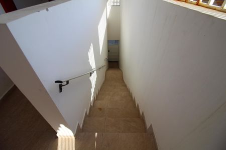 Apartamento para alugar com 28m², 2 quartos e sem vaga Apartamento para alugar com 28m², 2 quartos e sem vagaEscada