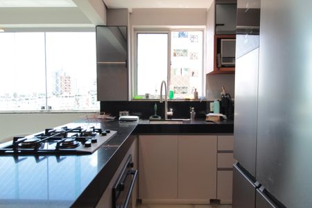 Apartamento à venda com 80m², 2 quartos e 2 vagasCozinha e Área de Serviço