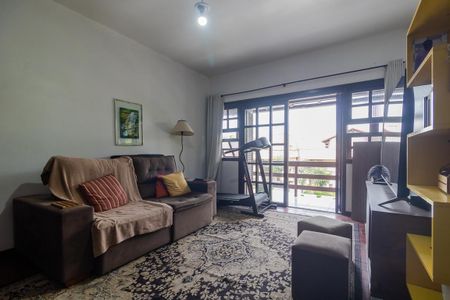 Casa à venda com 700m², 2 quartos e 10 vagas Casa à venda com 700m², 2 quartos e 10 vagasSala