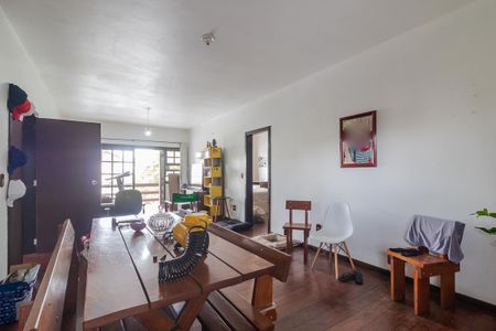 Casa à venda com 700m², 2 quartos e 10 vagas Casa à venda com 700m², 2 quartos e 10 vagasSala