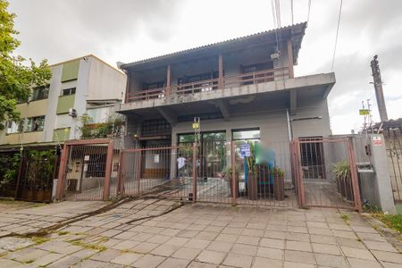 Casa à venda com 700m², 2 quartos e 10 vagas Casa à venda com 700m², 2 quartos e 10 vagasFachada