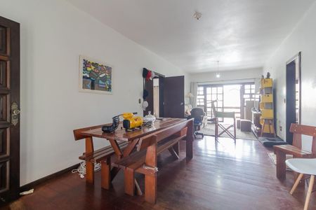 Casa à venda com 700m², 2 quartos e 10 vagas Casa à venda com 700m², 2 quartos e 10 vagasSala