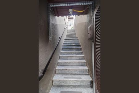 Casa à venda com 700m², 2 quartos e 10 vagas Casa à venda com 700m², 2 quartos e 10 vagasEscada