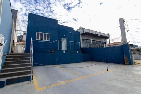 Casa para alugar com 80m², 2 quartos e 2 vagasFachada