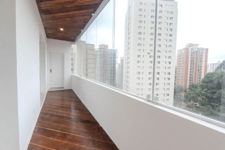Apartamento para alugar com 350m², 6 quartos e 4 vagasSacada do Quarto 2