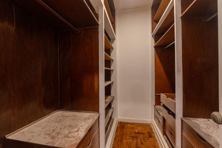 Apartamento para alugar com 350m², 6 quartos e 4 vagasCloset do Quarto 4