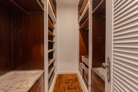 Apartamento para alugar com 350m², 6 quartos e 4 vagasCloset do Quarto 4