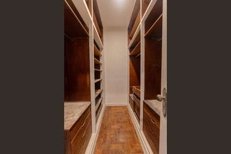 Apartamento para alugar com 350m², 6 quartos e 4 vagasCloset do Quarto 4